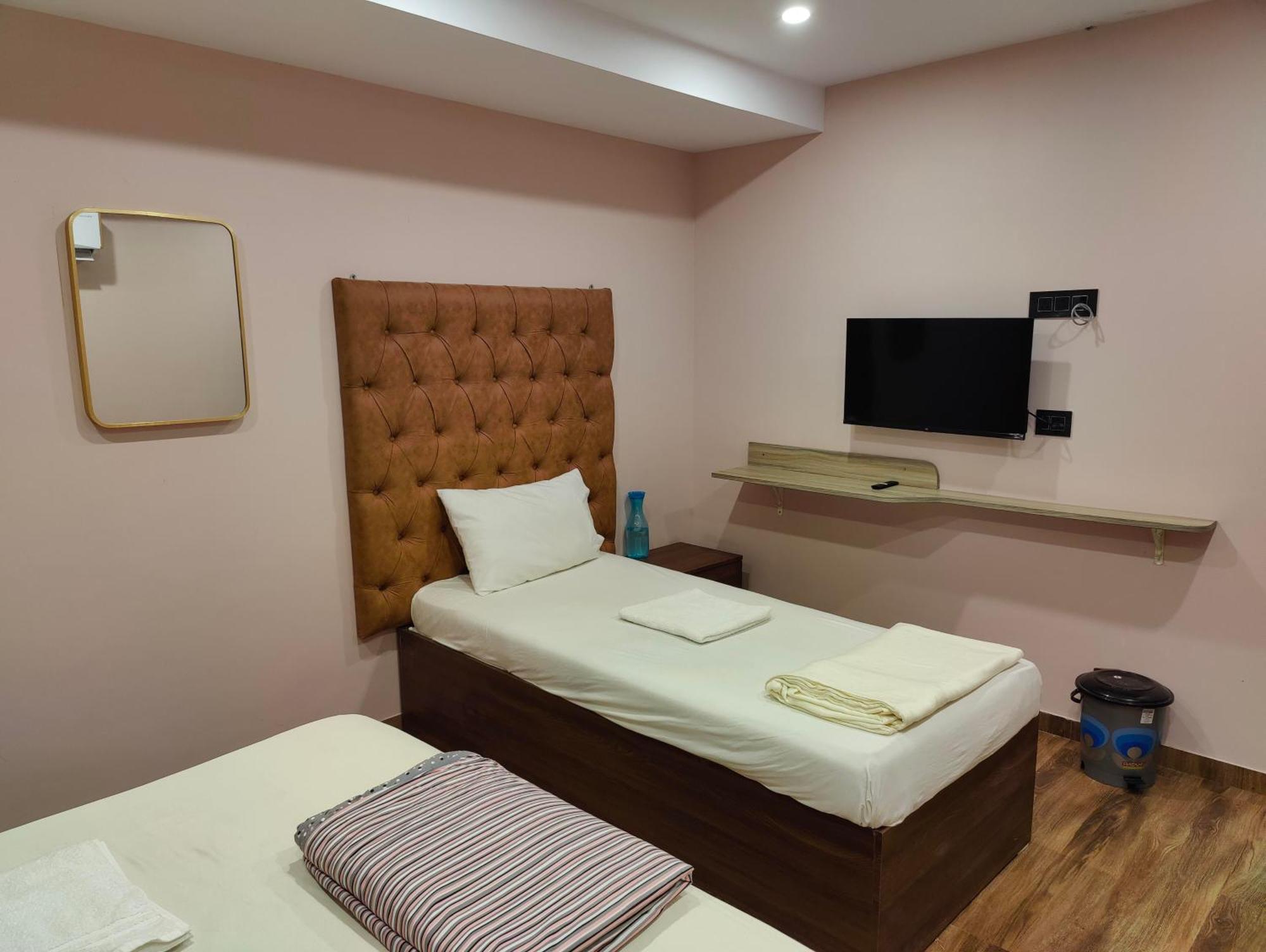 Hotel Garden View Inn - Near Nesco มุมไบ ภายนอก รูปภาพ